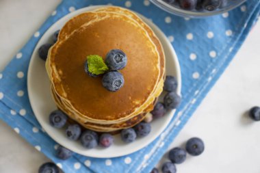 Yaban mersinli krep.