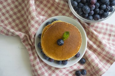 Yaban mersinli krep.