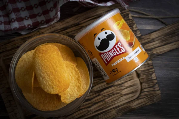 Июля 2023 Киев Чипсы Pringles — стоковое фото