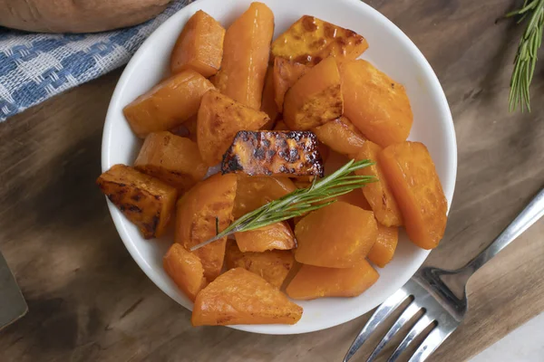Gebratene Süßkartoffeln Auf Altem Hintergrund Stockfoto
