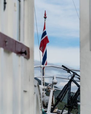 Gemisi olan Norveç bayrağı