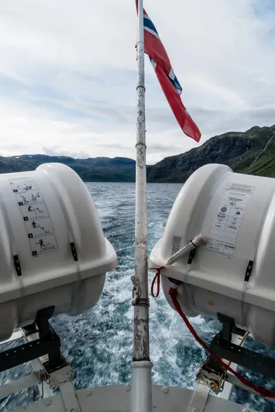 Norveç, Norveç, 2016 - 2018: Norveç fiyordunda tekne