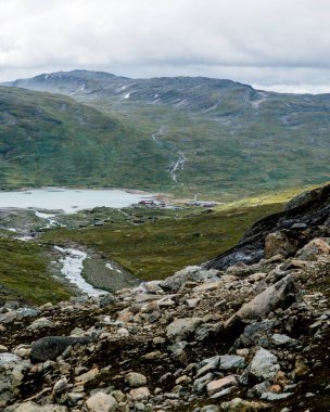 Norveç 'teki dağın güzel bir görüntüsü.