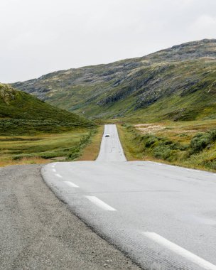 Norveç dağlarına giden yol, manzara.