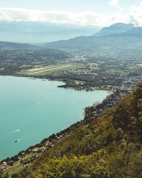 Dağın tepesinden manzara