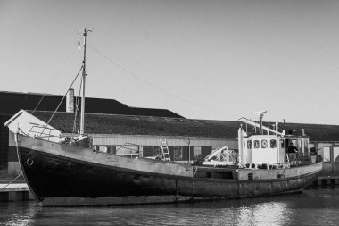 Riga, Letonya limanının siyah beyaz fotoğrafı