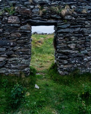 eski taş duvar ve kapı