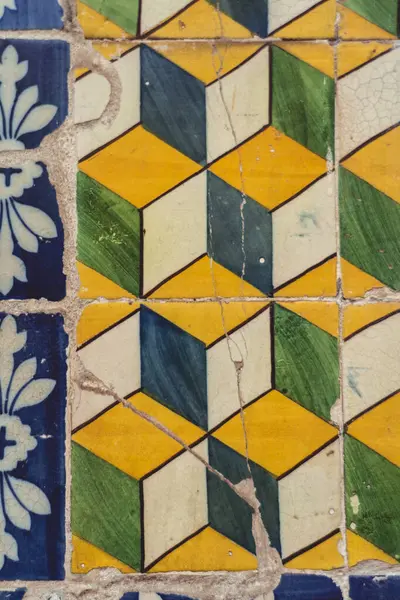 Geleneksel Portekiz tarzında mozaik fayanslar