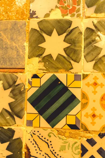 Çiçek desenli seramik fayanslar