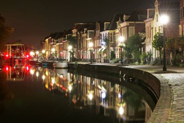 Geceleyin Maarssen dorp 'un tarihi köyü, Utrecht, Hollanda