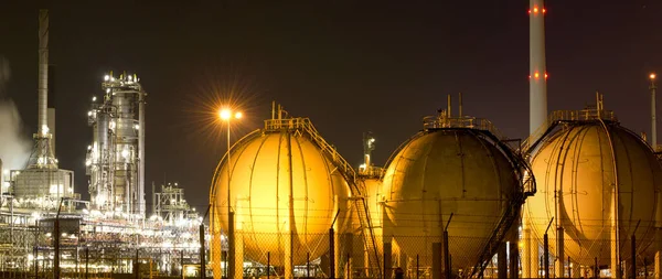 Великий Нафтопереробний Завод Очищеним Природним Газом Лнг Резервуари — стокове фото