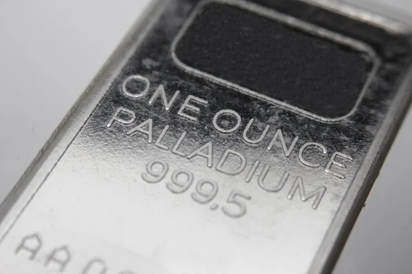 Bir ons Palladium çubuğunun makro görüntüsü