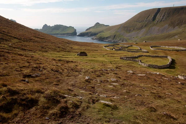 St. Kilda, Outer Hebrides, İskoçya takımadasındaki duvar yapıları ve sığınaklar