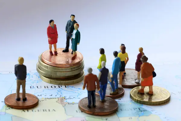 Map Model Figures Representing Immigration Europe — Stock Photo, Image