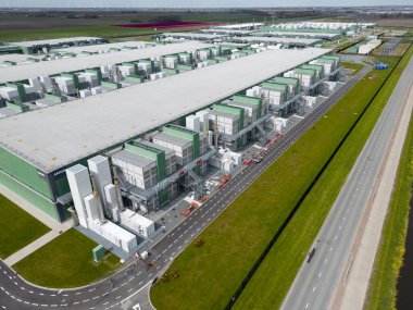 Hollanda Noord 'daki büyük bir veri tabanının havadan görüntüsü.