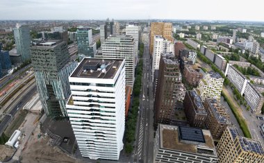 Hollanda, Amsterdam 'ın güneyindeki finans merkezi.