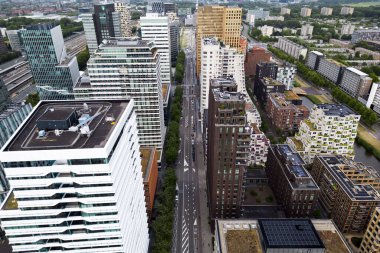 Hollanda, Amsterdam 'ın güneyindeki finans merkezi.