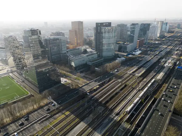 Hollanda, Amsterdam 'ın güneyindeki finans merkezi.