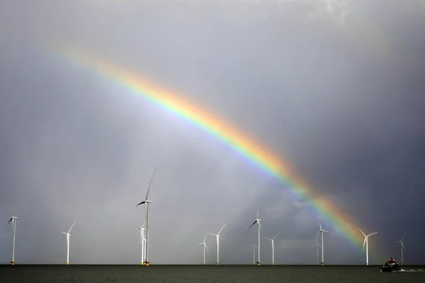 Breezanddijk 离岸风车上方的彩虹 — 图库照片