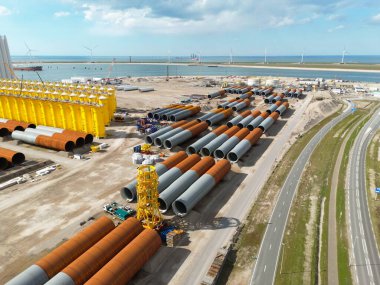 Bir rüzgar türbininin çelik temelleri, Hollanda