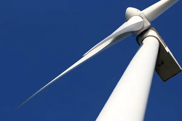 Detailní Záběr Větrné Turbíny Světle Modré Oblohy Nizozemsko — Stock fotografie