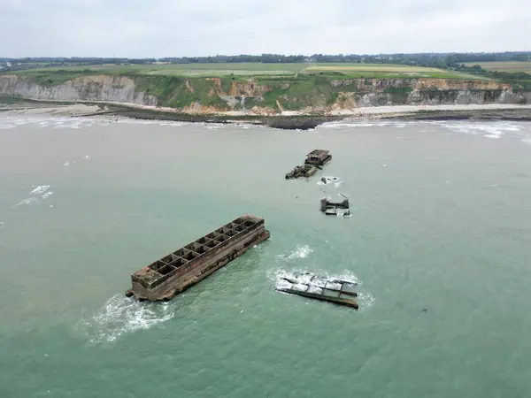 Arromanches-les-Bains, Fransa 'daki Dut Limanı B' nin hava görüntüsü