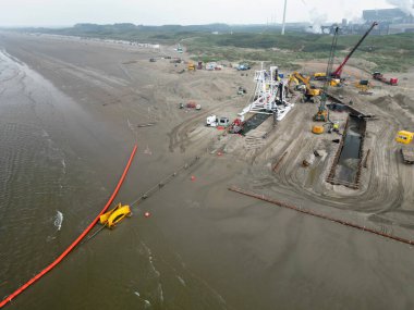 Denizaşırı bir rüzgar parkından Hollanda 'daki Wijk aan Zee' deki bir kıyı enerji merkezine deniz ulaşımı sağlandı.