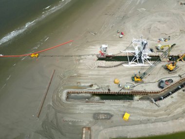 Denizaşırı bir rüzgar parkından Hollanda 'daki Wijk aan Zee' deki bir kıyı enerji merkezine deniz ulaşımı sağlandı.