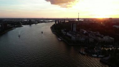 Gün batımında Rotterdam şehrinin hava manzarası, Hollanda