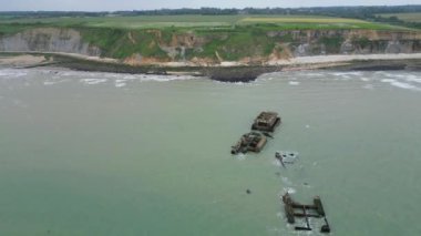 Arromanches-les-Bains, Fransa 'daki Dut Limanı B' nin hava görüntüsü