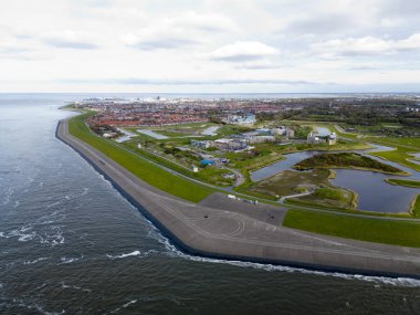 Açık deniz seviyelerine karşı koruyucu bir lezbiyenin havadan görünüşü, Hollanda