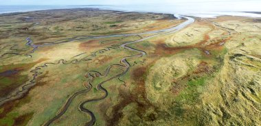 Boschplaat, Terschelling-West, Hollanda 'nın giriş ve akarsularının havadan görünüşü