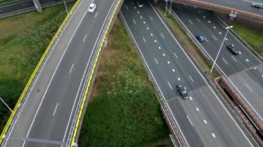 Bir yonca yaprağı kavşağı otoyolunun, Haque, Holland 'ın yavaş yavaş artan zaman aralığı görüntüsü.