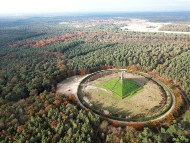 Austerlitz, Hollanda Piramidinin havadan görünüşü