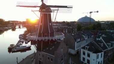 Hollanda 'nın tarihi Haarlem kentinin havadan görünüşü