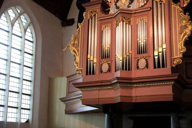Hollanda 'nın Enkhuizen köyündeki Zuiderkerk manzarası