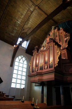 Hollanda 'nın Enkhuizen köyündeki Zuiderkerk manzarası