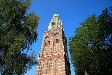 Hollanda 'nın Enkhuizen köyündeki Zuiderkerk manzarası