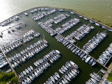 Hindeloopen limanının havadan görünüşü, Hollanda