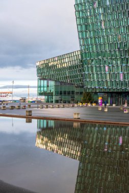 Reykjavk 'ta Su Yansımalı Harpa Konser Salonu