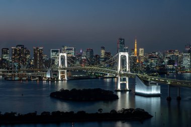 Gökkuşağı Köprüsü ve Skyline 'ın Mavi Saat Görünümü