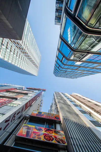 Tokyo Yüksek Binası Mimarisi Aşağıdan Bakıldı