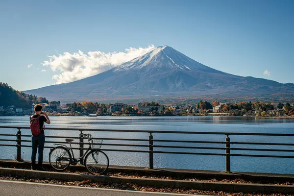 Japonya 'da sonbahar renkleriyle Fuji Dağı manzarası