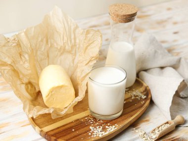 Süt, tereyağı ve yulafla Rustik Kahvaltı