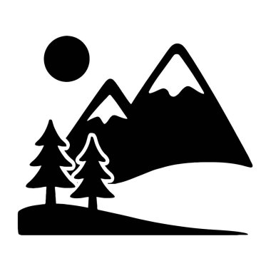 Dolunayın altında dağların ve ağaçların silueti