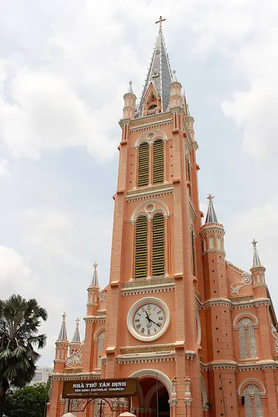 Ho Chi Minh Şehri, Vietnam - 18 Ağustos 2025 - Fotoğraf: Tan Dinh Kilisesi (Nha tho Tan Dinh ) 