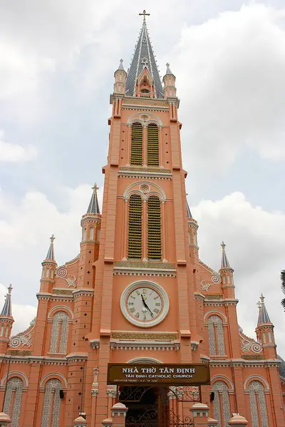 Ho Chi Minh Şehri, Vietnam - 18 Ağustos 2025 - Fotoğraf: Tan Dinh Kilisesi (Nha tho Tan Dinh ) 