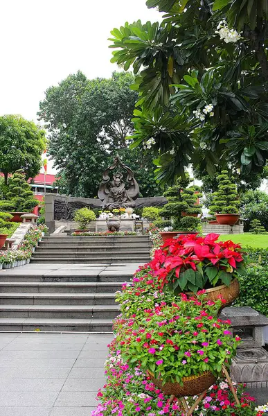 Ho Chi Minh Şehri, Viet Nam - 30 Ağustos 2025 - Keşiş Thich Quang Duc Anıtı (Dai tuong niem Thich Quang Duc )