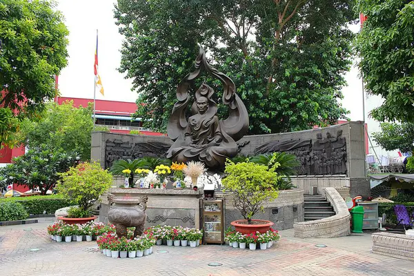Ho Chi Minh Şehri, Viet Nam - 30 Ağustos 2025 - Keşiş Thich Quang Duc Anıtı (Dai tuong niem Thich Quang Duc )
