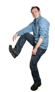 Beyaz tenli, sıradan giyinmiş, beyaz bir adam..